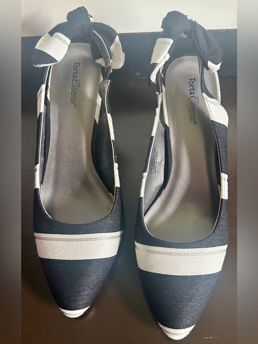 Torta Caliente Black & White Pointed Slingback Flats